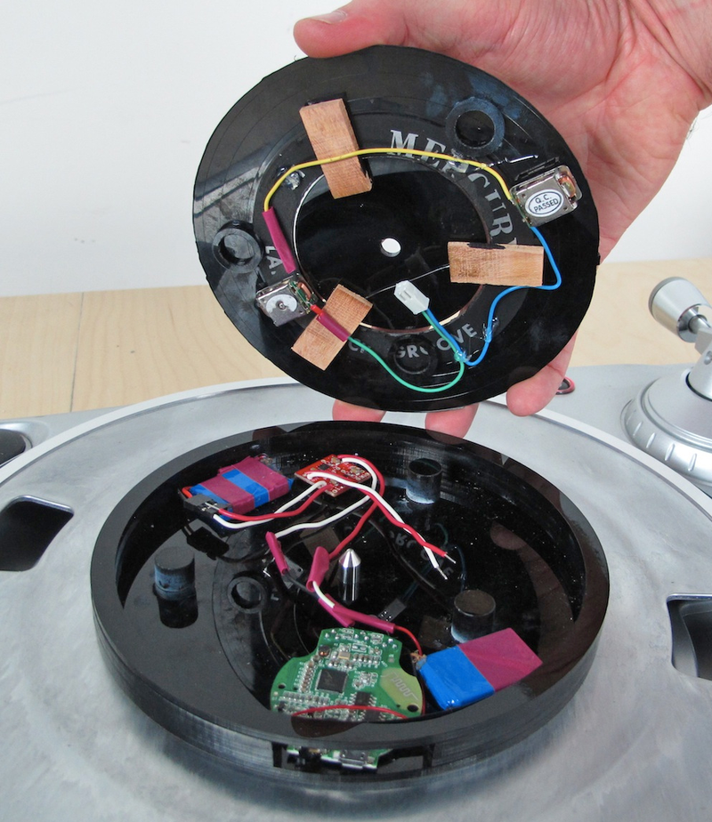 Illustration for article titled This Bluetooth Adapter Streams Music Through Your Record Player